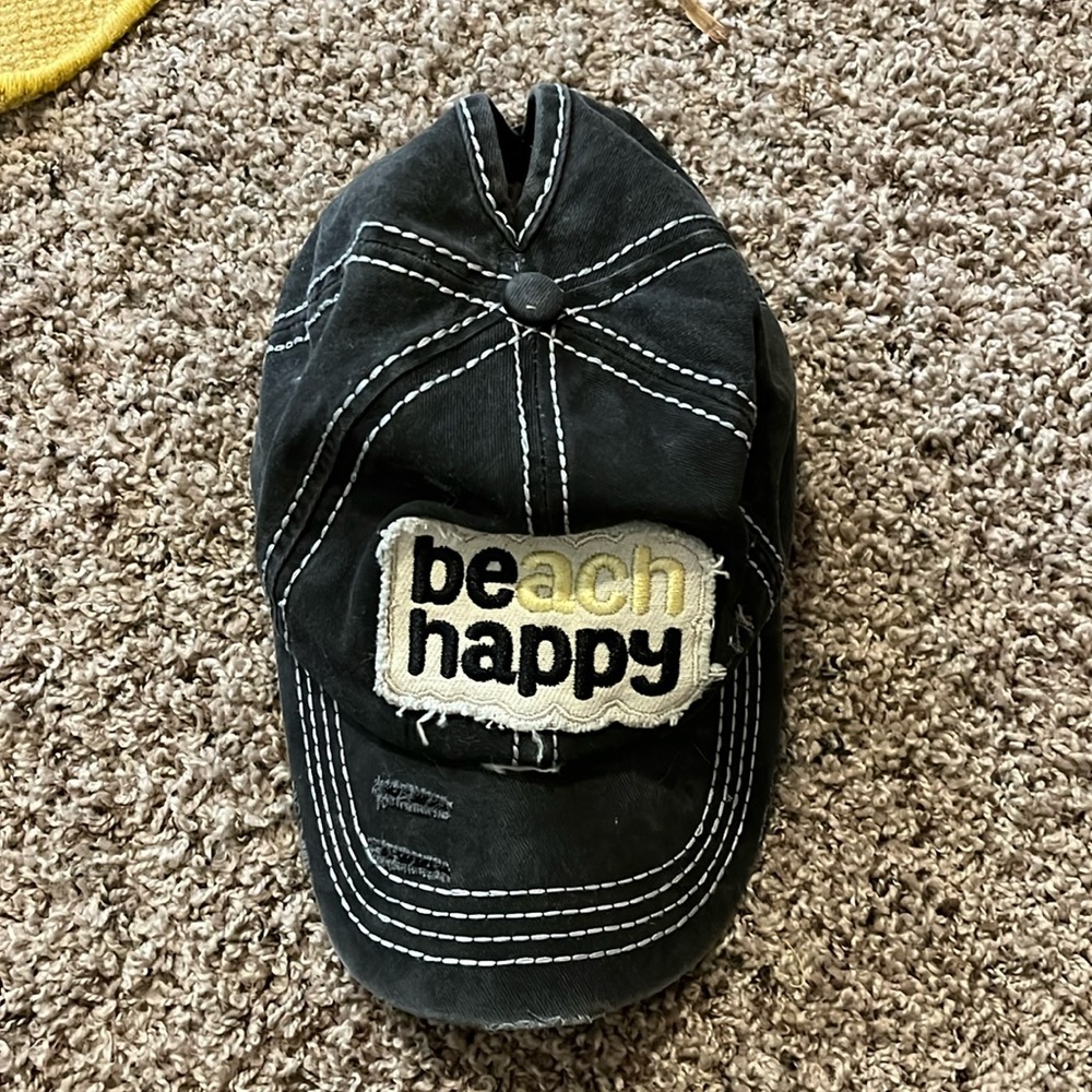 Woman’s Hat with Pony Slit